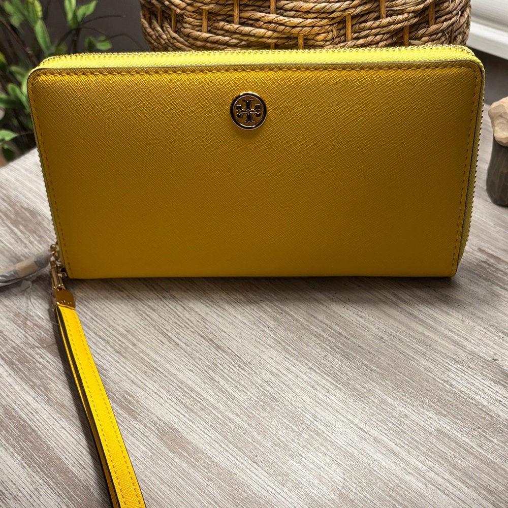NWT Tory Burch Wallet/wristlet in Lemon Drop Yellow.